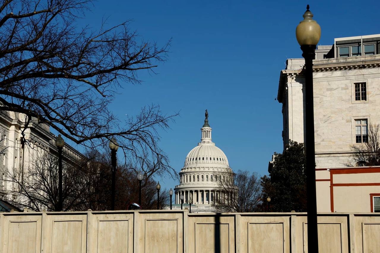 Congress races against clock to avert government shutdown amid House Republicans' internal struggles 